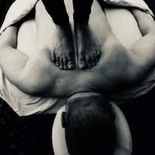 FashiAshi is a massage technique using bare feet to apply sustained pressure on broad or targeted areas to relieve restrictions and pain.