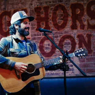 Ridin' Solo Wednesdays with live acoustic country musicians