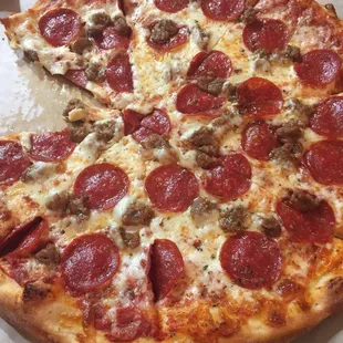 Pepperoni and sausage pizza, very tasty sauce and fresh crust.  Will visit again.