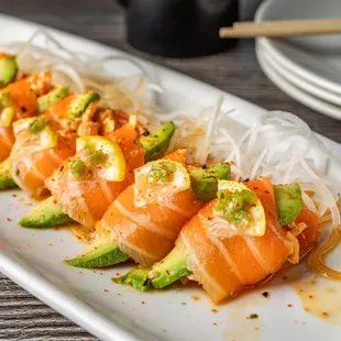 a plate of sushi with avocado