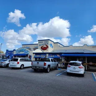 the outside of the restaurant
