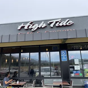 Great Place, jammed on the weekend. One of the best breakfasts around. Outdoor enclosed patio too.