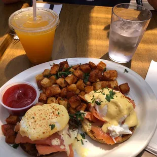 Smoked Salmon Benedict- Good! Great place for Breakfast- walking distance to the beach too.
