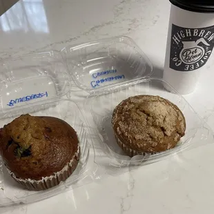 blueberry and cinnamon crunch muffin