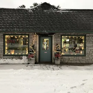 Flowers and coffee to go.  North Branch Floral and Higher Grounds Coffee a pair for the holidays!