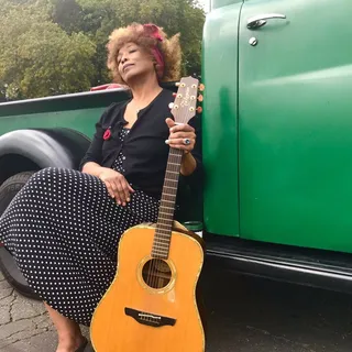 Teresa R.