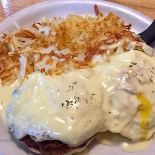 Eggs Commodore with hash browns