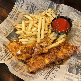 Fish and Chips which was supposed to come with side of slaw and tartar. Both were missing. (April 2023)