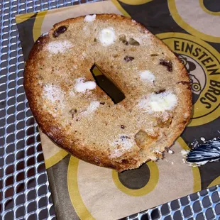 Cinnamon raisin bagel