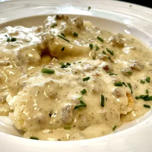 Biscuits &apos; n &apos; Gravy