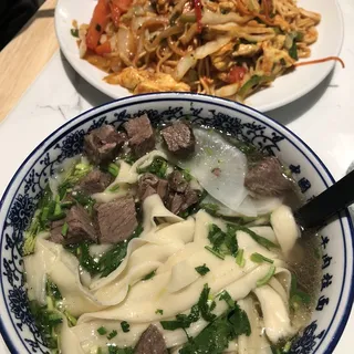 Egg and Tomato Stir-Fried Noodle