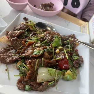 Stir-Fried Yellow Beef