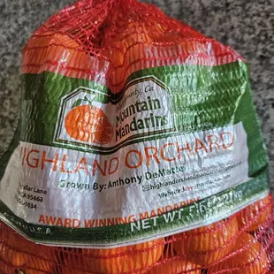 A bag of oranges!  Small size. 5lb