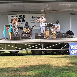 Lilly Abreu singing Brazilian Jazz.