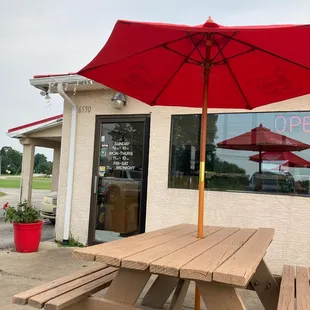 Front entrance to Highland Pizza.