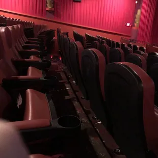 Close rows, garbage on floor