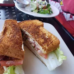 Turkey sandwich with side salad