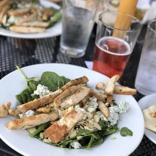 Spinach salad with grilled chicken