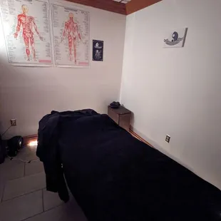 Massage table and room