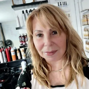 Donna Lynn owner and operater of Highlights and Skincare