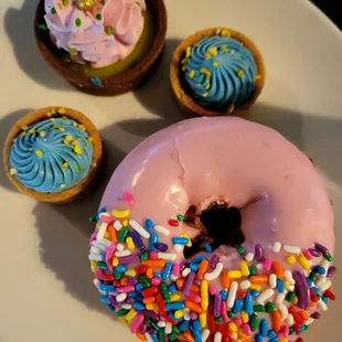 There&apos;s a donut wall. Did not disappoint