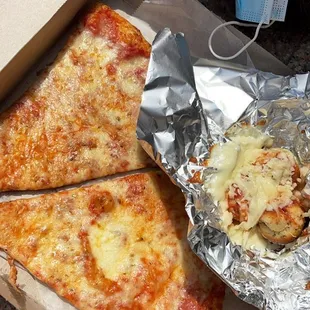 2 Cheese Slice and Garlic Knots