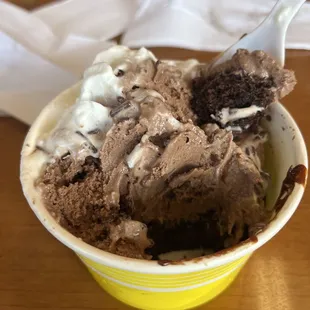 Thunder chocolate brownie sundae