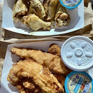 Sampler plate...wings, chicken tenders, steak finders, n fried pickles...