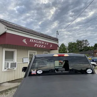 Highway Pizza, still going strong!