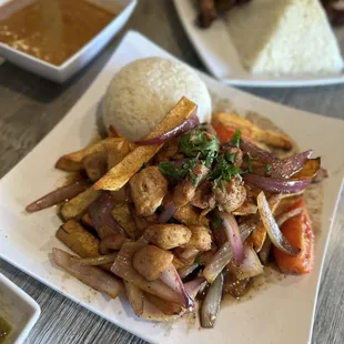 Pollo Saltado