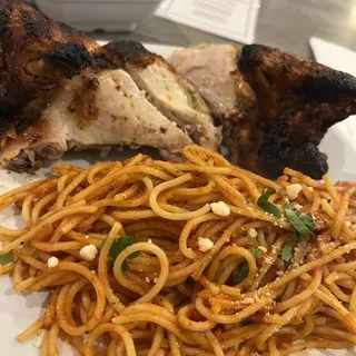 Tallarin Rojo con Pollo a La Brasa