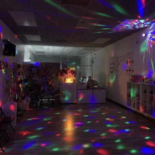 Light dance + boba  time