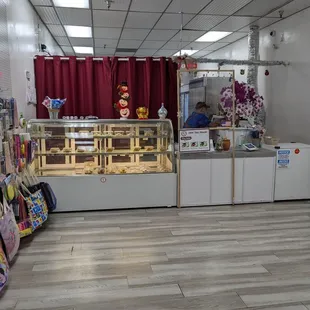 Desserts, boba, and ice cream!