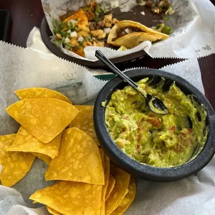 Stake taco and Barrie taco with guacamole and chips