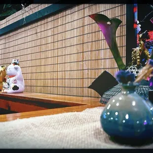 sushi and sashimi, interior