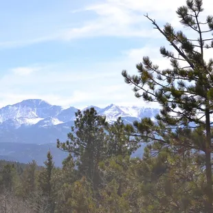 We'll guide you to see Pikes Peak from new perspectives!