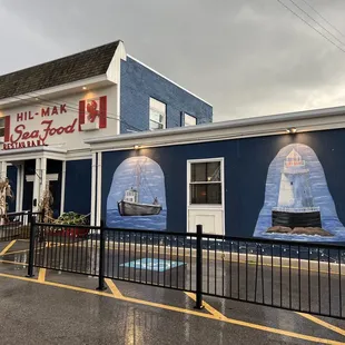 Hil-Mak seafood restaurant and fish market