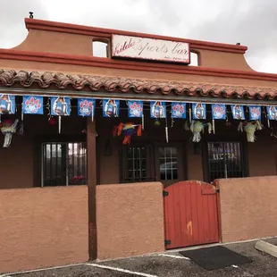 the outside of the restaurant