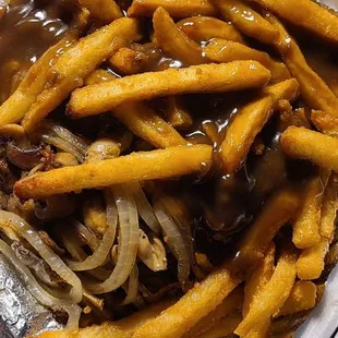 Chopped sirloin with gravy fries