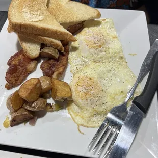 Eggs coked to order, crispy bacon and home fries! Delish!!
