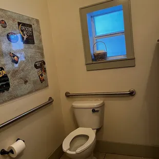 Very clean bathroom