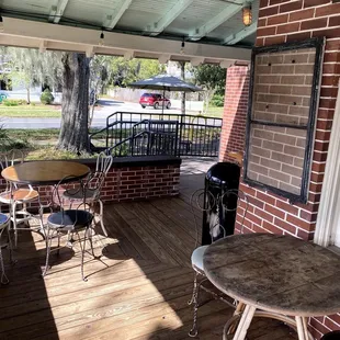 The porch pt.2!