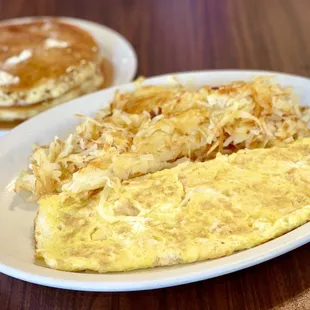 Cheese Omelette with Hash Browns &amp; Golden Pancakes