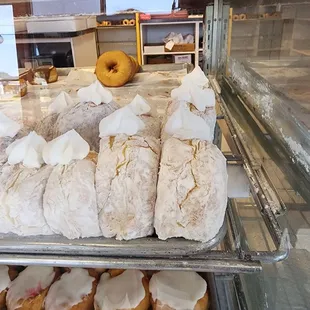 Vanilla fluff filled powder donut