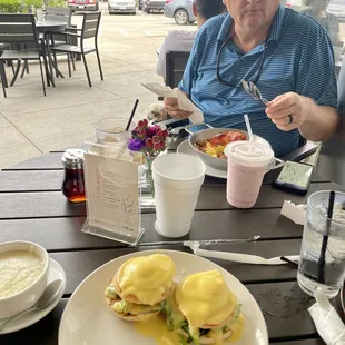 Enjoyed brunch on the patio with our pooch at Hills Cafe.