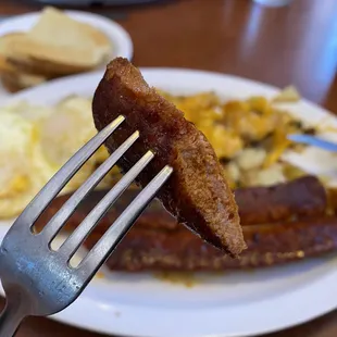 a plate of breakfast food