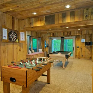 Game room at Two Dogs a Dreamin