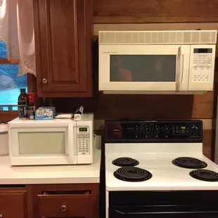 Forget dueling banjos!  How bout dual microwaves!