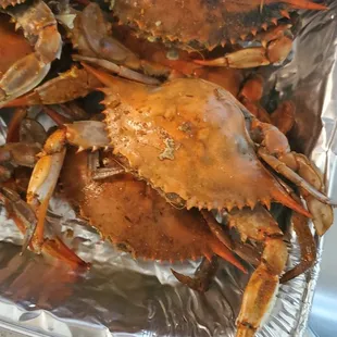 a tray of steamed crabs