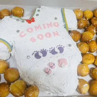 a baby announcement cake in a box